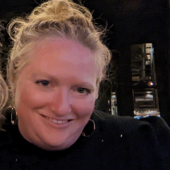 Meet your Posher, Katie - Picture 2 of 2